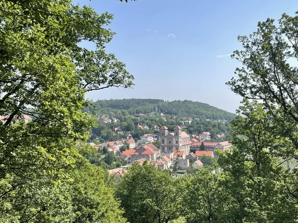 Leśny spacer i widok na Bardo